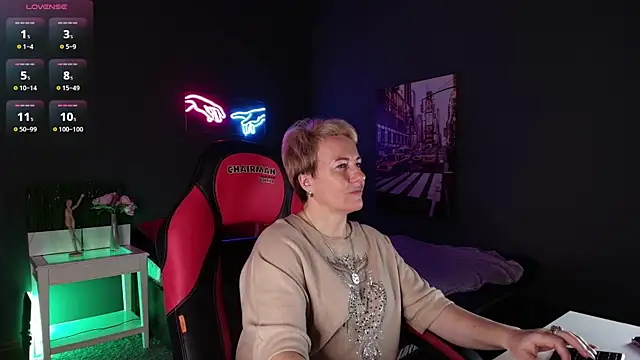 Nika Smit online show from October 2025 09:17:01 AM