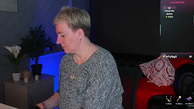 Snapshot of Nika_Smit chatting on April 2026 05:15:01 AM Nika Smit online show from April 2026 05:15:01 AM