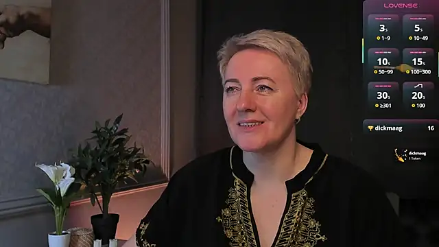 Snapshot of Nika_Smit chatting on April 2026 05:12:02 AM Nika Smit online show from April 2026 05:12:02 AM