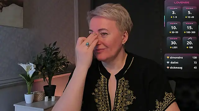 Snapshot of Nika_Smit chatting on April 2026 07:45:01 AM Nika Smit online show from April 2026 07:45:01 AM