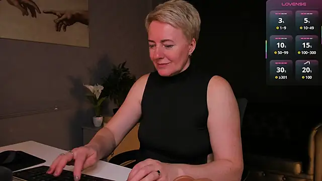 Snapshot of Nika_Smit chatting on April 2026 08:39:02 AM Nika Smit online show from April 2026 08:39:02 AM