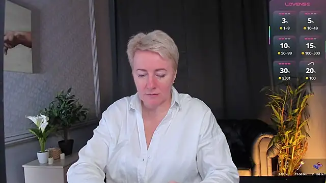 Snapshot of Nika_Smit chatting on April 2026 06:35:02 AM Nika Smit online show from April 2026 06:35:02 AM