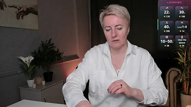 Snapshot of Nika_Smit chatting on April 2026 09:01:02 AM Nika Smit online show from April 2026 09:01:02 AM