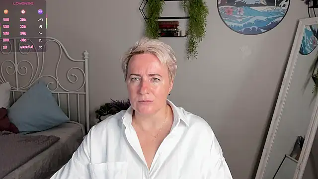 Nika Smit online show from August 2026 10:17:01 AM