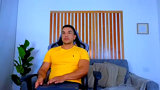 estebandelouis online show from May 2026 11:18:02 AM