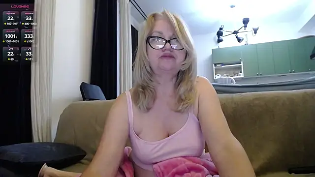 Blond Woman online show from February 2025 01:54:01 AM