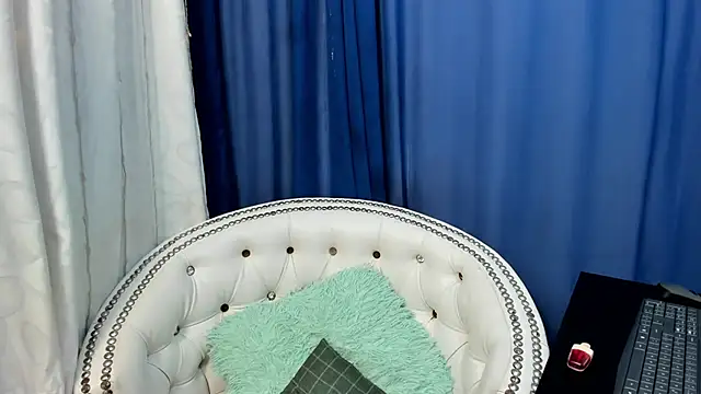 Analia18  online show from January 2025 12:16:01 PM