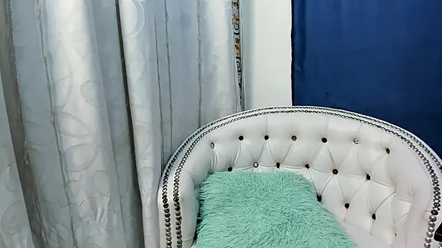 Analia18  online show from February 2025 12:37:02 PM