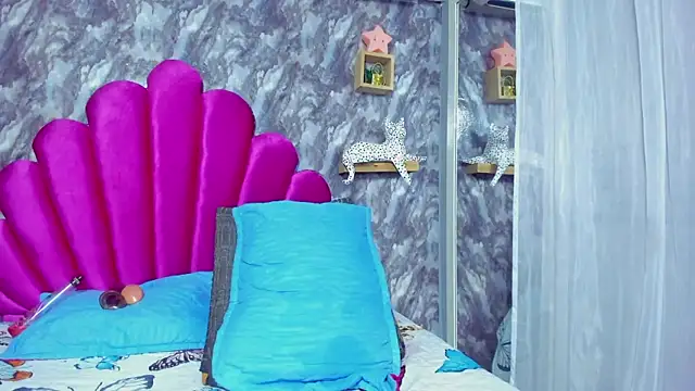 Snapshot of EMMAPARISS chatting on February 2025 06:27:02 PM EMMAPARISS online show from February 2025 06:27:02 PM