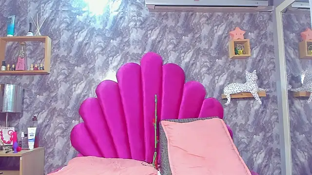 Snapshot of EMMAPARISS chatting on September 2025 11:54:02 AM EMMAPARISS online show from September 2025 11:54:02 AM