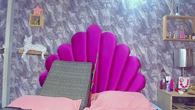 Snapshot of EMMAPARISS chatting on September 2025 12:32:02 PM EMMAPARISS online show from September 2025 12:32:02 PM