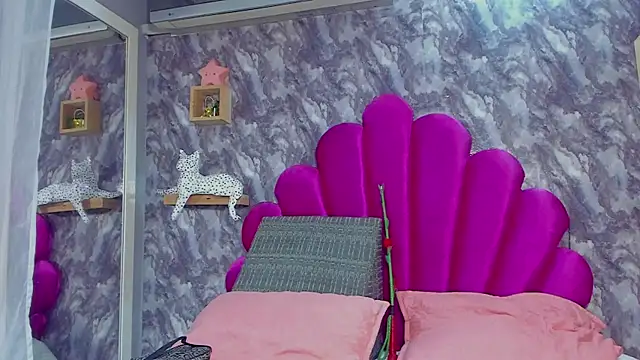 Snapshot of EMMAPARISS chatting on October 2025 11:53:01 AM EMMAPARISS online show from October 2025 11:53:01 AM