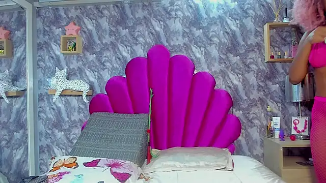 Snapshot of EMMAPARISS chatting on October 2025 11:50:01 AM EMMAPARISS online show from October 2025 11:50:01 AM