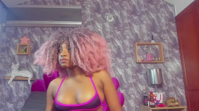 Snapshot of EMMAPARISS chatting on November 2025 01:37:02 PM EMMAPARISS online show from November 2025 01:37:02 PM