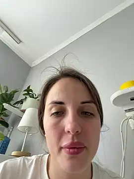 Snapshot of AmiLavs chatting on April 2026 10:53:01 AM AmiLavs online show from April 2026 10:53:01 AM
