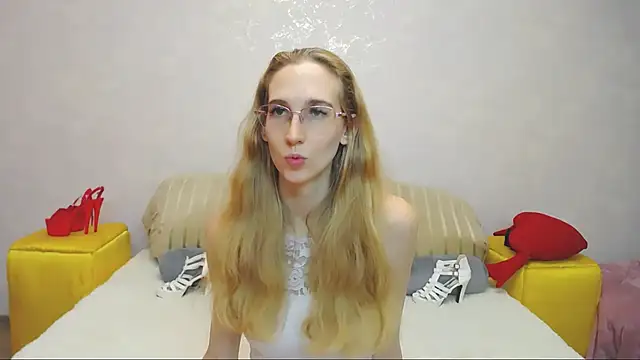 Snapshot of KlaryBrait chatting on December 2024 08:34:01 AM KlaryBrait online show from December 2024 08:34:01 AM