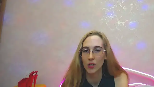 Snapshot of KlaryBrait chatting on December 2024 03:25:02 PM KlaryBrait online show from December 2024 03:25:02 PM