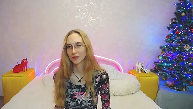 Snapshot of KlaryBrait chatting on December 2024 06:03:02 PM KlaryBrait online show from December 2024 06:03:02 PM