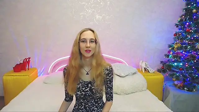 Snapshot of KlaryBrait chatting on December 2024 11:18:01 AM KlaryBrait online show from December 2024 11:18:01 AM