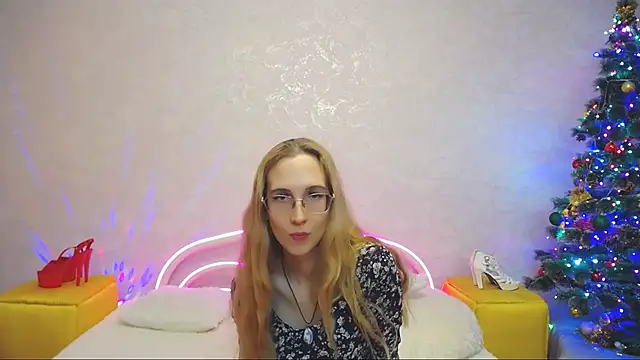 Snapshot of KlaryBrait chatting on December 2024 03:42:02 PM KlaryBrait online show from December 2024 03:42:02 PM