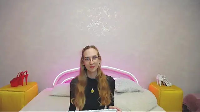 Snapshot of KlaryBrait chatting on January 2025 09:35:01 AM KlaryBrait online show from January 2025 09:35:01 AM