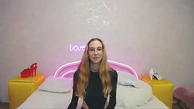 Snapshot of KlaryBrait chatting on January 2025 02:35:01 PM KlaryBrait online show from January 2025 02:35:01 PM