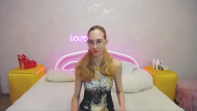 Snapshot of KlaryBrait chatting on January 2025 10:21:02 AM KlaryBrait online show from January 2025 10:21:02 AM