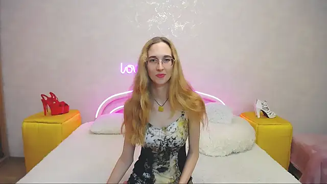 Snapshot of KlaryBrait chatting on January 2025 04:30:02 PM KlaryBrait online show from January 2025 04:30:02 PM