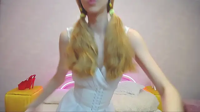 Snapshot of KlaryBrait chatting on January 2025 07:14:01 AM KlaryBrait online show from January 2025 07:14:01 AM