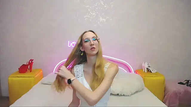 Snapshot of KlaryBrait chatting on January 2025 12:24:01 PM KlaryBrait online show from January 2025 12:24:01 PM