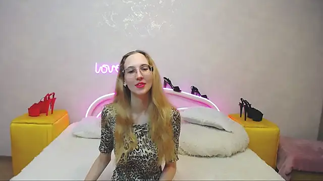 Snapshot of KlaryBrait chatting on March 2025 02:12:01 PM KlaryBrait online show from March 2025 02:12:01 PM