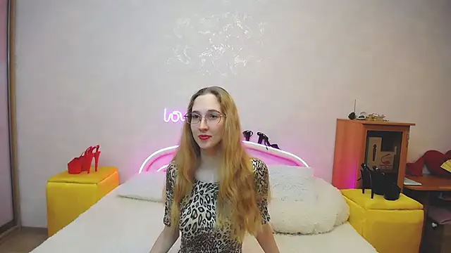 Snapshot of KlaryBrait chatting on March 2025 06:13:02 AM KlaryBrait online show from March 2025 06:13:02 AM