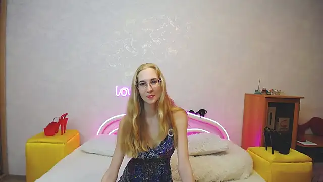 Snapshot of KlaryBrait chatting on March 2025 06:20:02 PM KlaryBrait online show from March 2025 06:20:02 PM