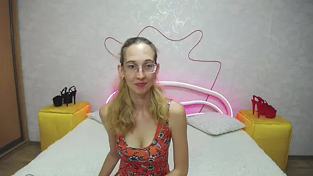 Snapshot of KlaryBrait chatting on September 2025 06:04:02 AM KlaryBrait online show from September 2025 06:04:02 AM