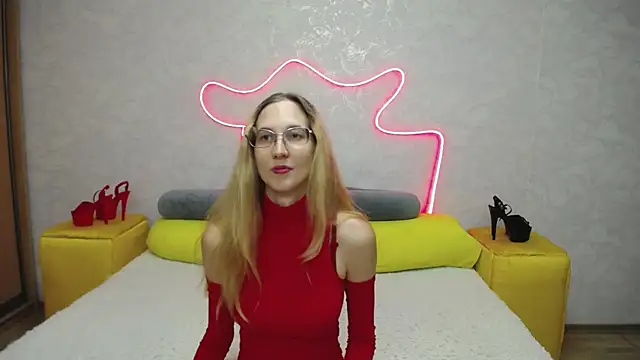 Snapshot of KlaryBrait chatting on October 2025 11:20:02 AM KlaryBrait online show from October 2025 11:20:02 AM