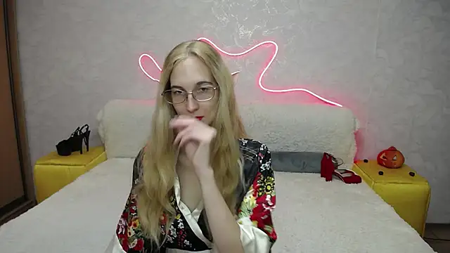 Snapshot of KlaryBrait chatting on October 2025 06:04:01 AM KlaryBrait online show from October 2025 06:04:01 AM