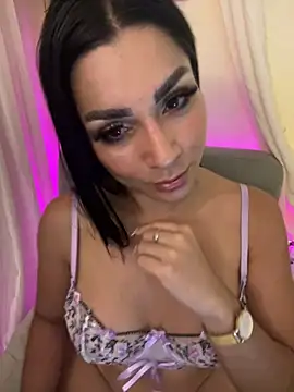 Snapshot of MOMALANA chatting on January 2025 07:26:01 PM MOMALANA online show from January 2025 07:26:01 PM