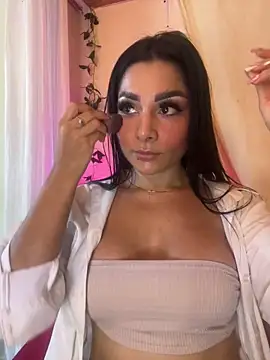 Snapshot of MOMALANA chatting on February 2025 05:26:01 PM MOMALANA online show from February 2025 05:26:01 PM