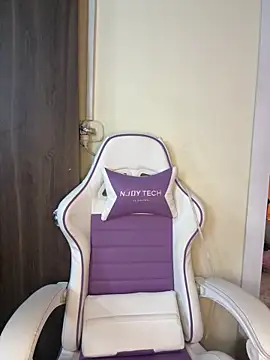 Snapshot of MOMALANA chatting on October 2025 12:05:02 AM MOMALANA online show from October 2025 12:05:02 AM