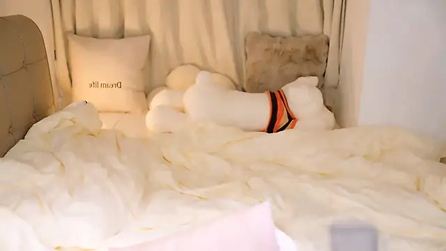 Snapshot of Eimile chatting on November 2025 03:30:02 PM Eimile online show from November 2025 03:30:02 PM