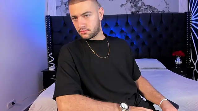 MaximusDick1  online show from April 2026 12:20:01 PM