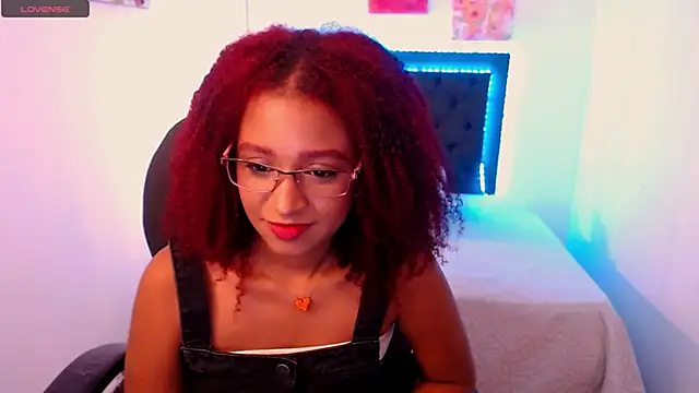 Snapshot of Lorena_Vieira_ chatting on January 2025 06:53:02 PM Lorena Vieira  online show from January 2025 06:53:02 PM