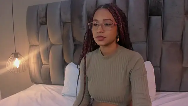 Snapshot of Lorena_Vieira_ chatting on March 2025 06:54:01 PM Lorena Vieira  online show from March 2025 06:54:01 PM