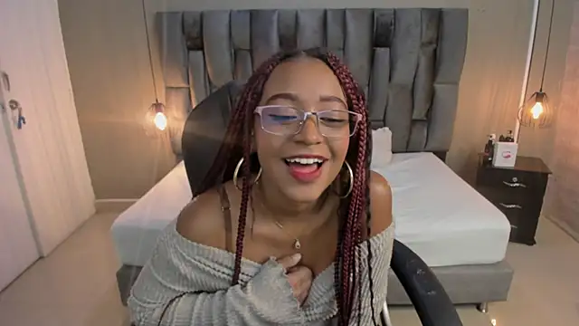 Snapshot of Lorena_Vieira_ chatting on March 2025 11:12:01 PM Lorena Vieira  online show from March 2025 11:12:01 PM