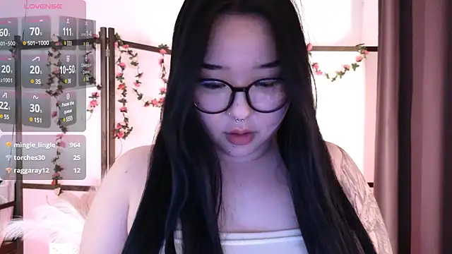 Snapshot of mei_honey_ chatting on March 2025 05:49:01 PM mei honey  online show from March 2025 05:49:01 PM