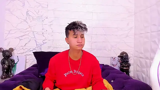 Snapshot of Im_Milan_Rs chatting on February 2025 06:44:02 AM Im Milan Rs online show from February 2025 06:44:02 AM