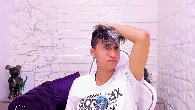 Snapshot of Im_Milan_Rs chatting on February 2025 03:12:02 AM Im Milan Rs online show from February 2025 03:12:02 AM