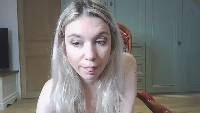 carlaaa online show from January 2025 09:28:01 PM