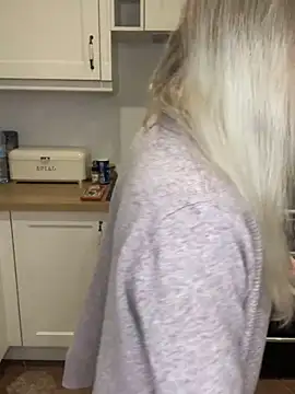 carlaaa online show from September 2025 07:48:01 PM