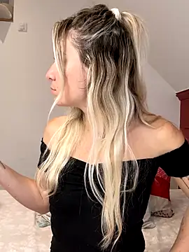 carlaaa online show from October 2025 08:24:01 AM